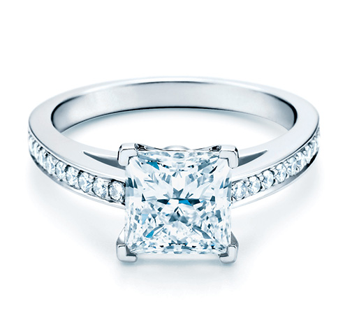 Tiffany & Co. Grace 公主方鑽鉑金戒環。